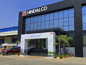 Hindalco share price के शेयर ने पिछले 1 साल में लगभग 62%